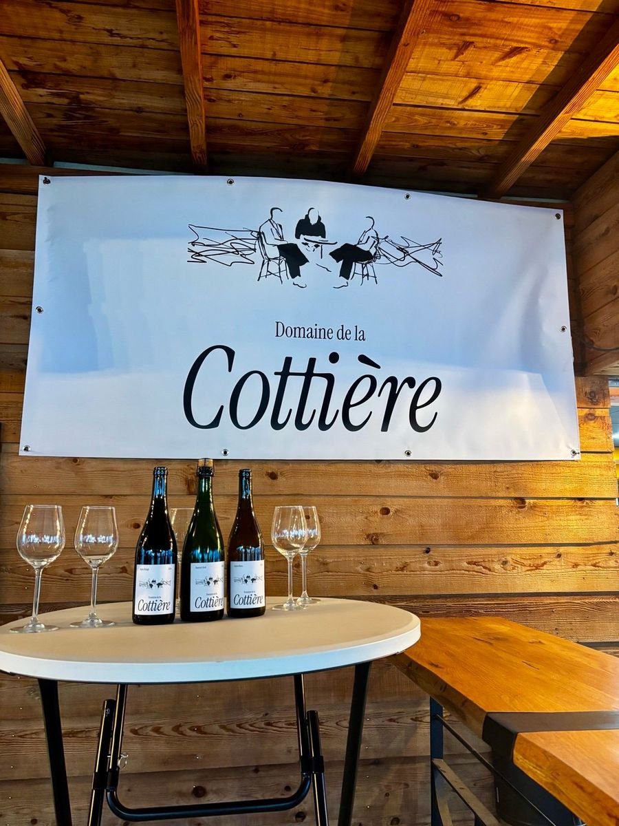 Bouteilles Domaine de la Cottière en dégustation